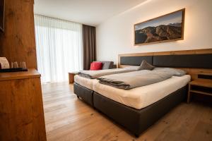 Ένα ή περισσότερα κρεβάτια σε δωμάτιο στο Hotel Garni Isarlodge Wiesenhof