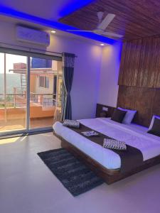 Postel nebo postele na pokoji v ubytování Hotel Mahabaleshwar Mount View