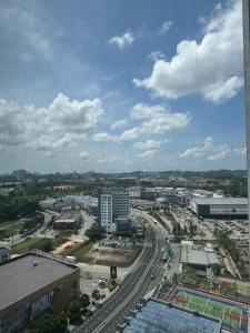 Nespecifikovaný výhled na destinaci Johor Bahru nebo výhled na město při pohledu z apartmánu