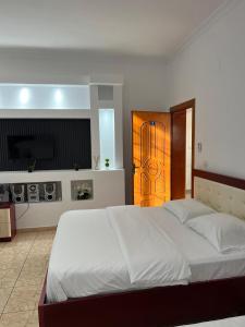 Letto o letti in una camera di Hotel Kalaja