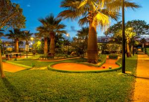 a park with palm trees and a pathway at Ona Village Cala d'Or in Cala d´Or