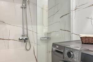 A bathroom at Pano Stalos Villas