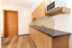 A kitchen or kitchenette at Sennerhof