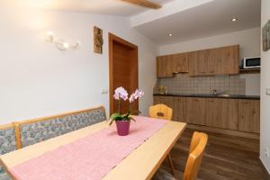 A kitchen or kitchenette at Sennerhof