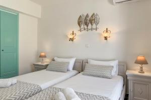 A bed or beds in a room at Pano Stalos Villas