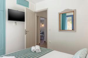 A television and/or entertainment centre at Pano Stalos Villas
