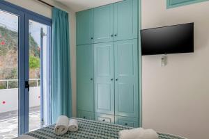 A television and/or entertainment centre at Pano Stalos Villas