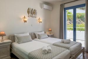 A bed or beds in a room at Pano Stalos Villas
