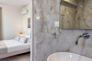 A bathroom at Pano Stalos Villas