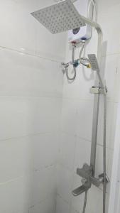 Un baño de Grand View Loft Type Baguio Condo Transient by Dei Gratia 13 fotos más