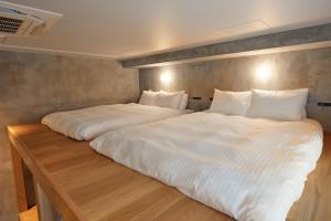 Hotel Ten Tamachiにあるベッド