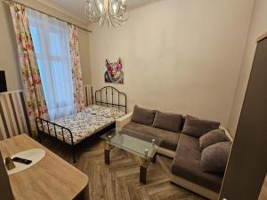 Łóżko lub łóżka w pokoju w obiekcie Apartamenty Mikubo Wrocław