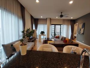 Khu vực ghế ngồi tại Stylish Large 3guests 1br St Mary Residences
