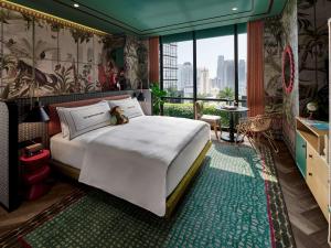 Voodi või voodid majutusasutuse 25hours Hotel Jakarta The Oddbird toas