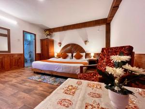 Postel nebo postele na pokoji v ubytování Ganga Cottage !! 1,2,3 bedrooms cottage available near mall road manali