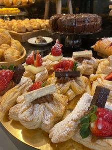 Makanan di atau berdekatan hotel