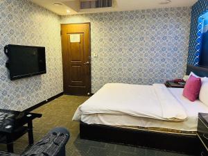 Μια τηλεόραση ή/και κέντρο ψυχαγωγίας στο Wecity Hotel 薇城精緻旅店