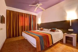 Cama o camas de una habitación en SBH Monica Beach Resort