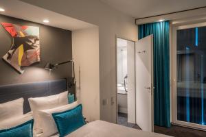 Koupelna v ubytování Motel One Berlin-Alexanderplatz + 22 fotografií