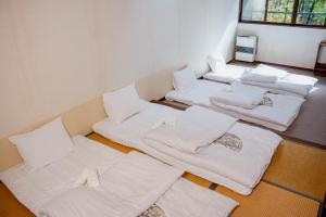 Postel nebo postele na pokoji v ubytování 雪花菜山荘