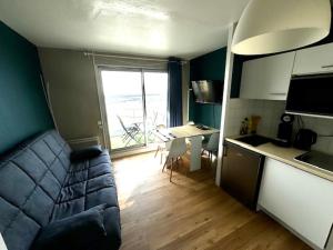 Køkken eller tekøkken på Face mer les oceanides + 17 billeder