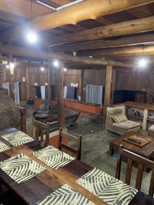 Predel za sedenje v nastanitvi Hostel Chápada Dos Veadeiros