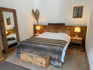 Posteľ alebo postele v izbe v ubytovaní Superbe appartement à Chamonix avec balcon et vue Mont-Blanc - FR-1-343-209