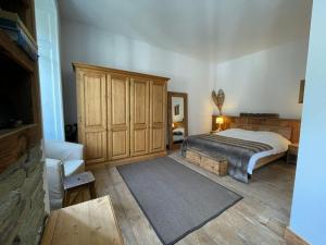 Posteľ alebo postele v izbe v ubytovaní Superbe appartement à Chamonix avec balcon et vue Mont-Blanc - FR-1-343-209