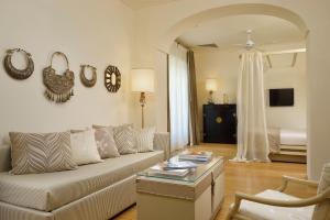 Area tempat duduk di Villa Roma Imperiale