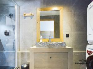 Chalet renove 2022, 10 pers, PARKING, poele, skiroom, 3 ch, balcon - FR-1-664-33