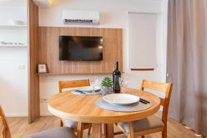 TV a/nebo společenská místnost v ubytování Alójate 38- Departamento, luminoso, excelente ubicacion! Zona Hospital Español