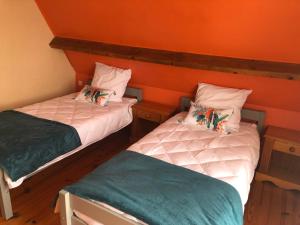 two beds sitting next to each other in a room at Gîte Les trois pins in Saint-Germain-sur-Ay