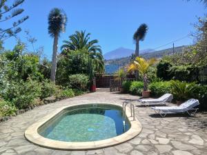 Bazén v ubytovaní Finca Las Canitas - Ferienhaus Teneriffa alebo v jeho blízkosti