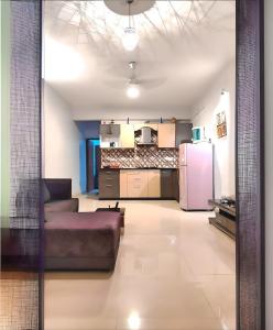 Kuchyň nebo kuchyňský kout v ubytování Cozy 1BHK Candolim beachgoa