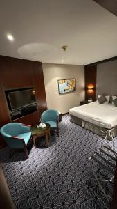 TV a/nebo společenská místnost v ubytování Versailles by Vieras Hotel