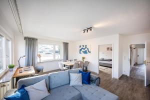 Postel nebo postele na pokoji v ubytování Untere Rheinblick-Oase Komfort mit 2 SZ Balkon