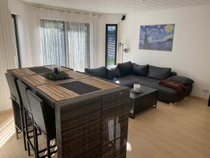 a living room with a couch and a table at Zentrale Ferienwohnung in Plettenberg in Plettenberg