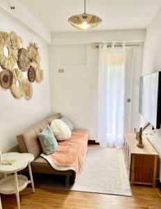 TV a/nebo společenská místnost v ubytování Balay Bahandi Condominiums