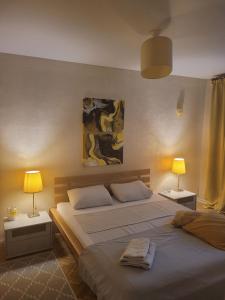 Posteľ alebo postele v izbe v ubytovaní Sunflower Apartment near Kiev airport & railway station & center city!