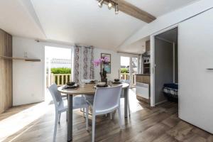 Gallery image of Camping 4 étoiles - Piscine - cca0chh in Fouesnant