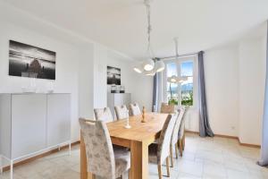 Kuchyň nebo kuchyňský kout v ubytování Superbe maison avec vue imprenable sur le lac + 11 fotografií