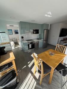 a kitchen with a table and chairs in a room at Penthouse Giner Benidorm centro playa by TRG in Benidorm
