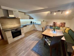 Kuchyň nebo kuchyňský kout v ubytování Appartement Maximilian