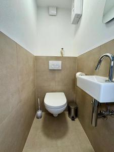 Ένα μπάνιο στο 3 Zimmer Apartment, 82 qm, max 5 Pers, Balkon, Garage, Internet 300 mBit +17 φωτογραφίες