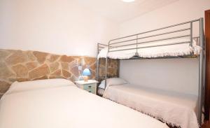 Postel nebo postele na pokoji v ubytování Casas Paqui y Pablo con piscina compartida en Conil + 21 fotografií