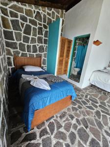 Postel nebo postele na pokoji v ubytování Eco Hotel Uxlabil Atitlan