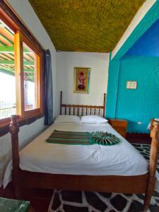 Postel nebo postele na pokoji v ubytování Eco Hotel Uxlabil Atitlan
