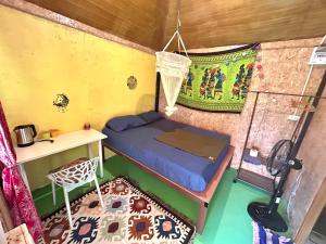 Postel nebo postele na pokoji v ubytování Hippy Hut Koh Chang