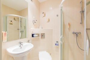 Łazienka w obiekcie Qubus Hotel Głogów