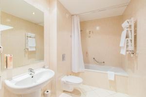 Łazienka w obiekcie Qubus Hotel Głogów